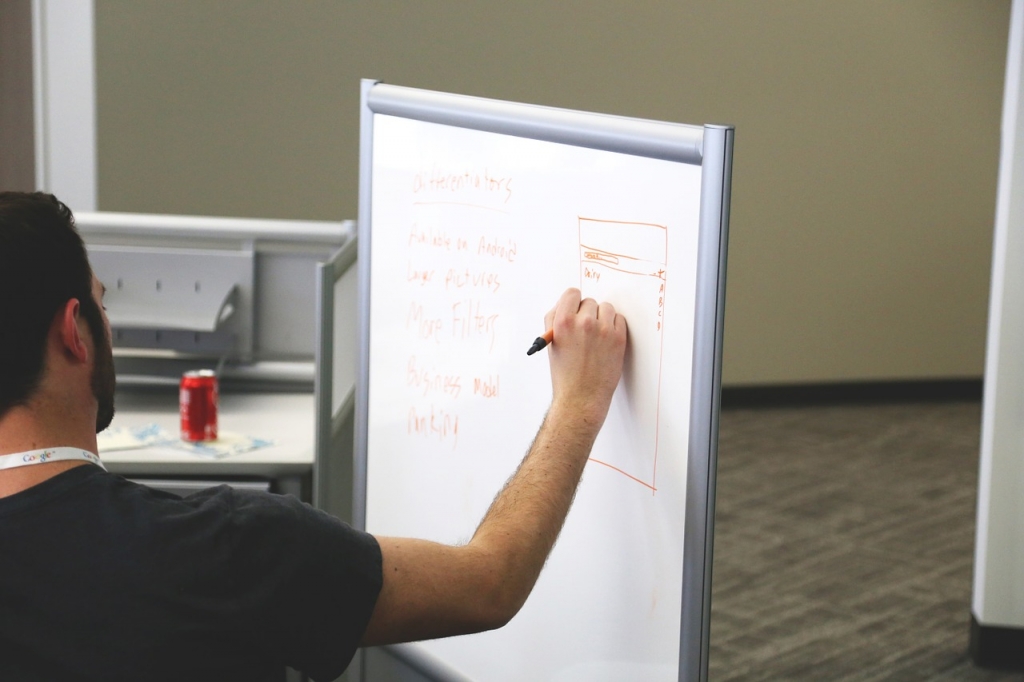 white_board_593309_1280.jpg